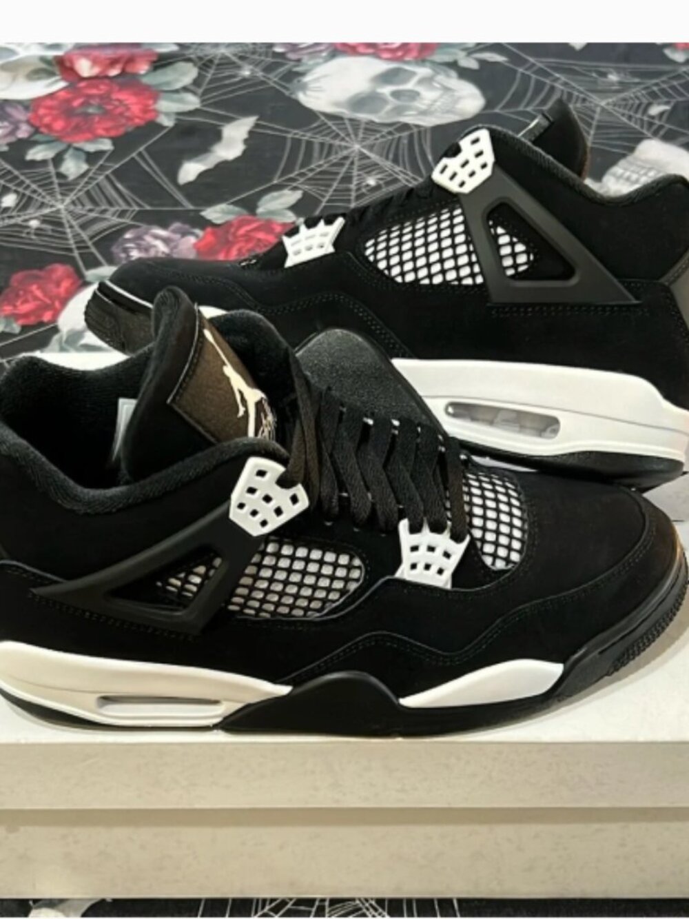 AIR JORDAN 4 IV WHITE THUNDER BLACKWHITE